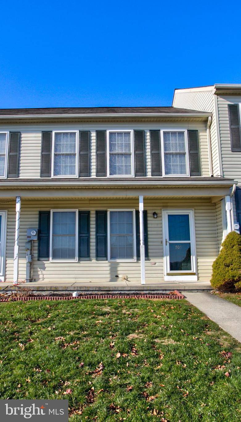 Mount Joy, PA 17552,709 KNOLL DR