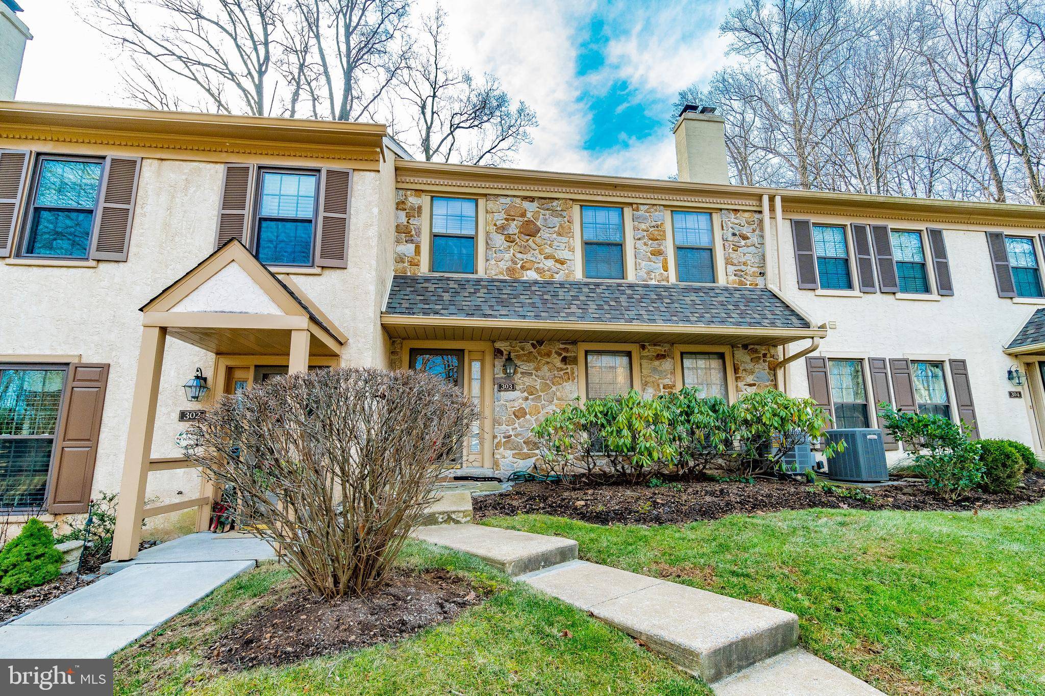 Paoli, PA 19301,303 WEATHERSTONE DR