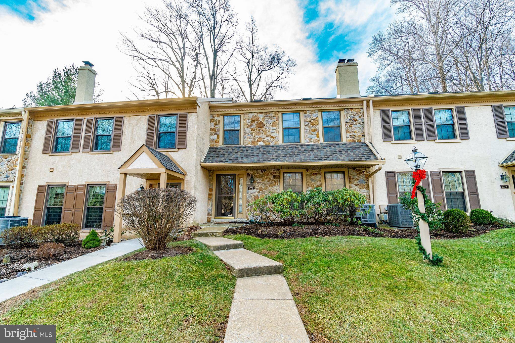 Paoli, PA 19301,303 WEATHERSTONE DR