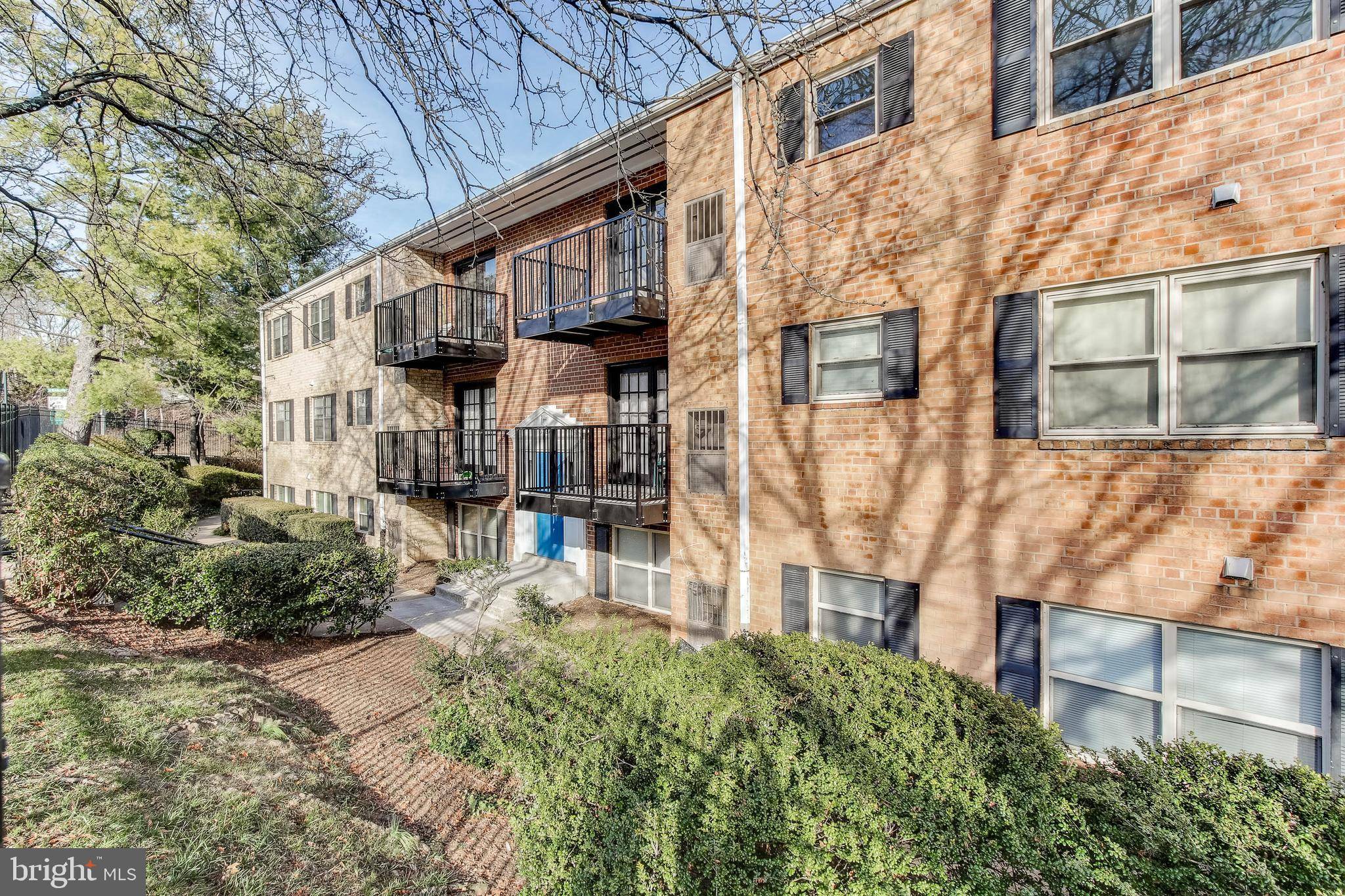 Alexandria, VA 22312,5937 QUANTRELL AVE #304