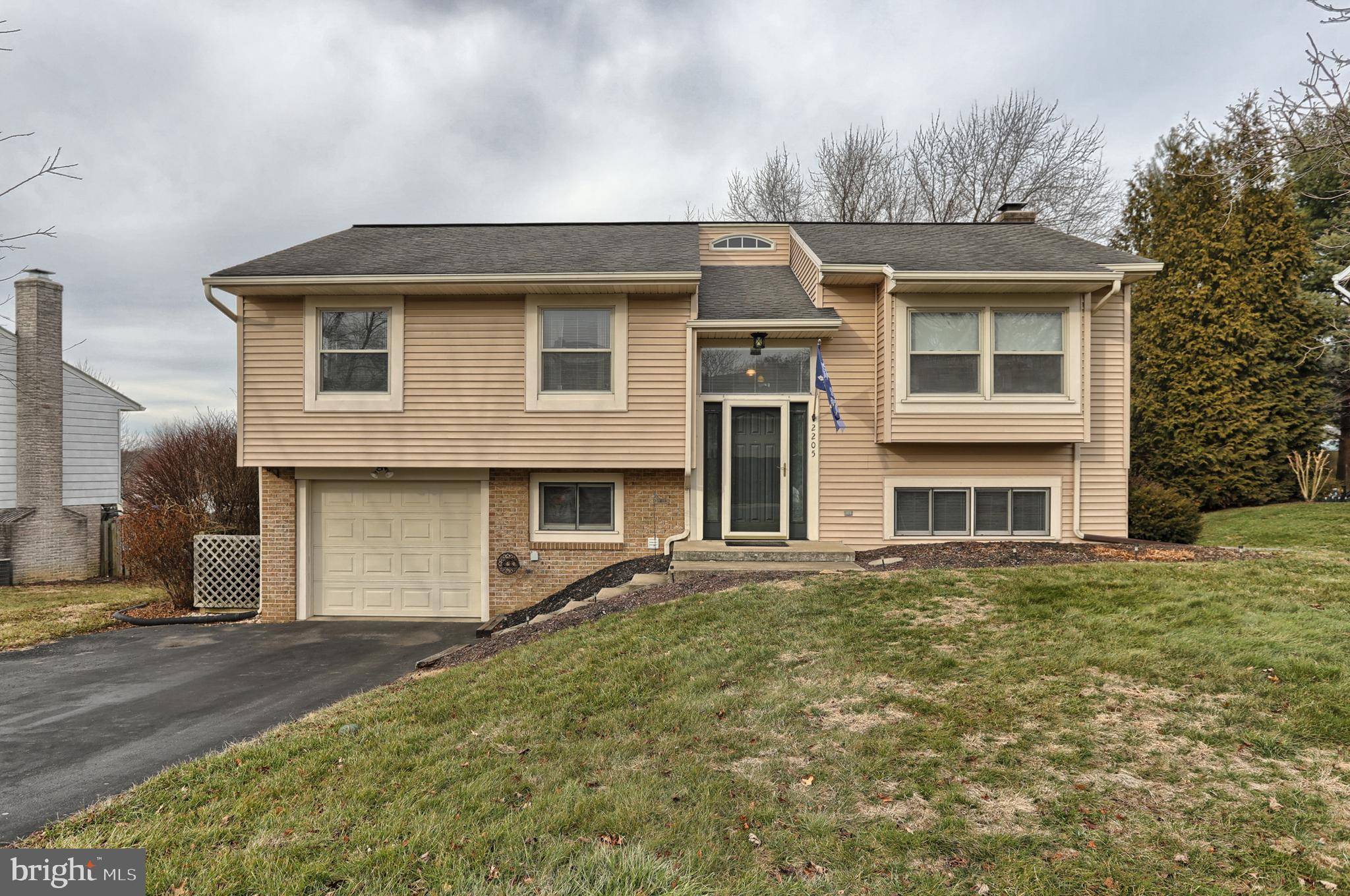 Lancaster, PA 17601,2205 BOB WHITE LN