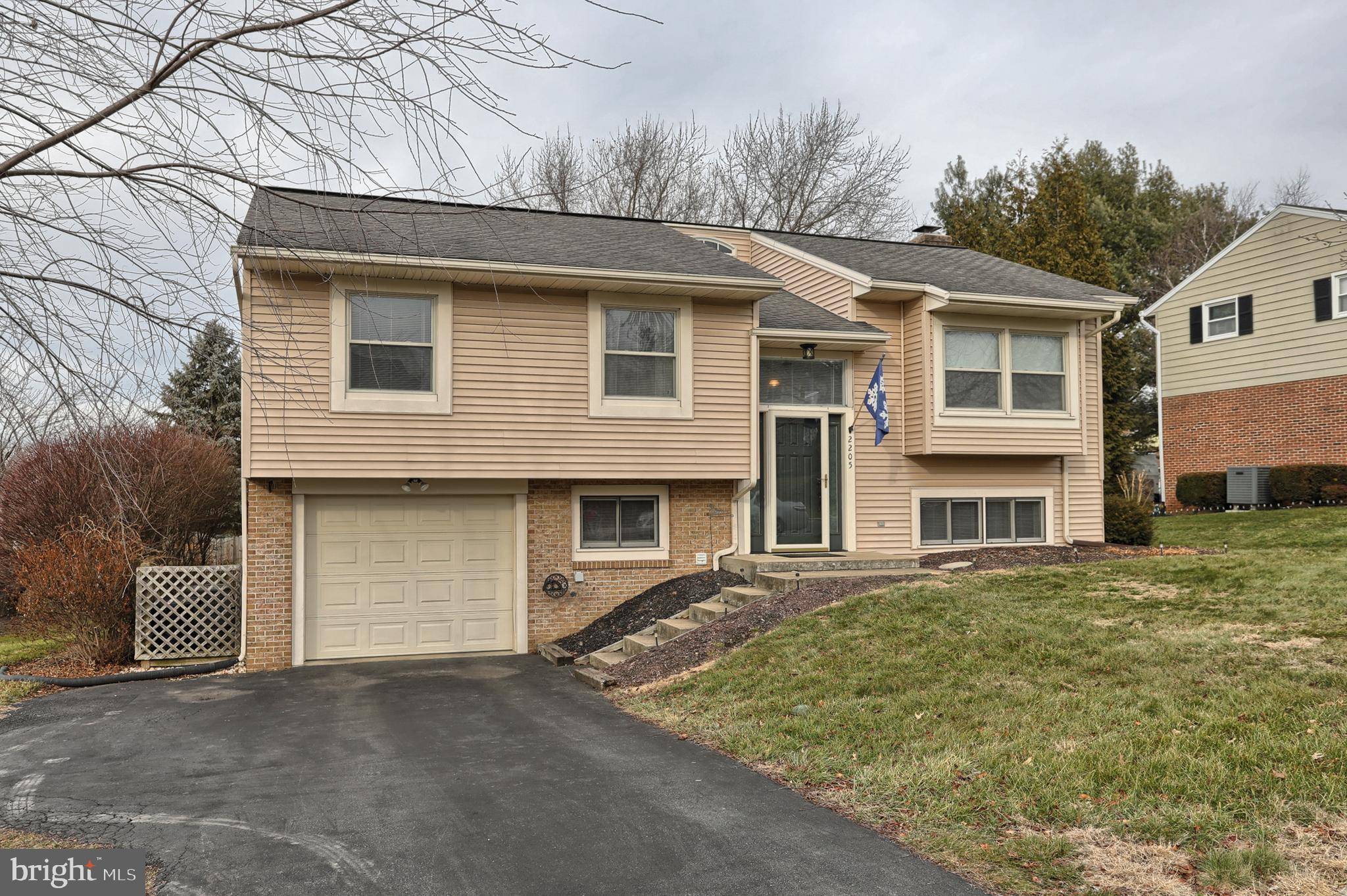 Lancaster, PA 17601,2205 BOB WHITE LN