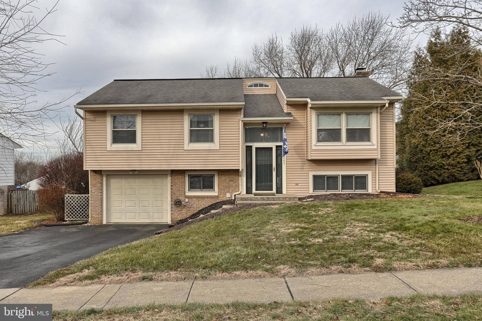 Lancaster, PA 17601,2205 BOB WHITE LN