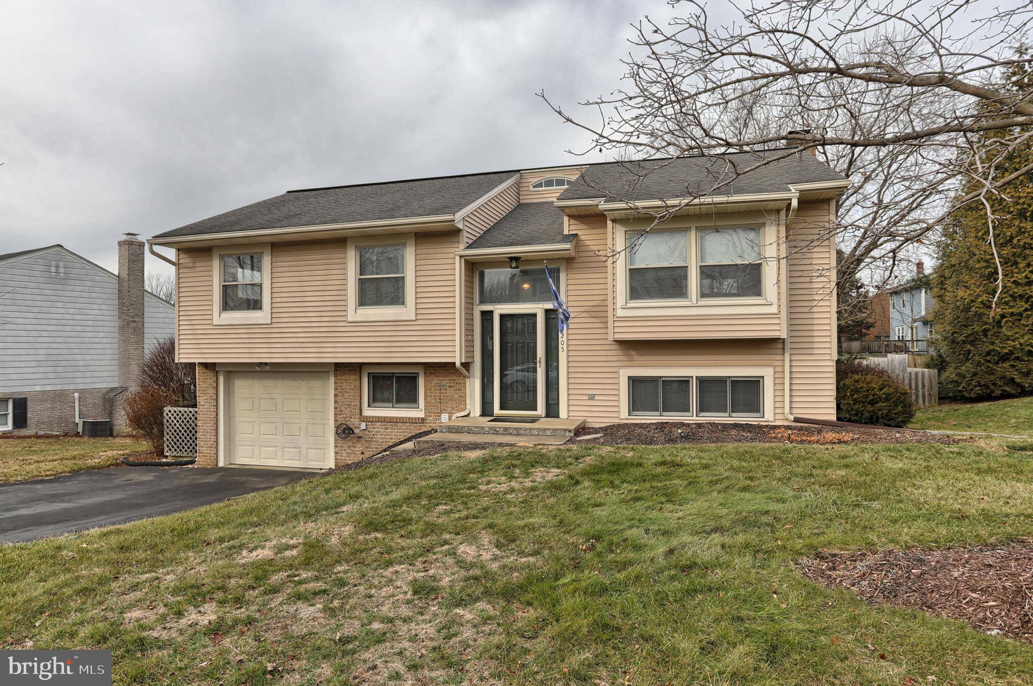 Lancaster, PA 17601,2205 BOB WHITE LN