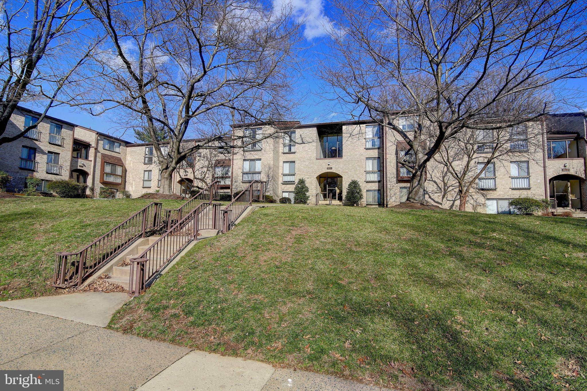 Reston, VA 20191,2034 ROYAL FERN CT #2B