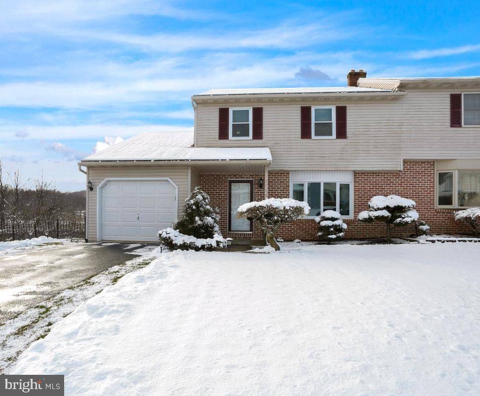 Reading, PA 19608,1714 ACORN DR