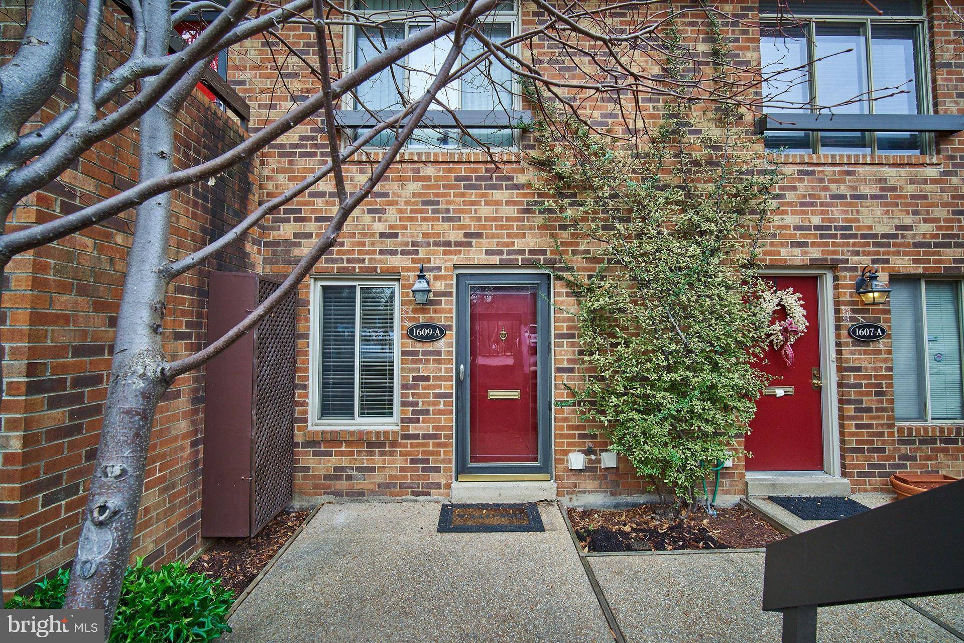 Arlington, VA 22202,1609 S HAYES ST #1