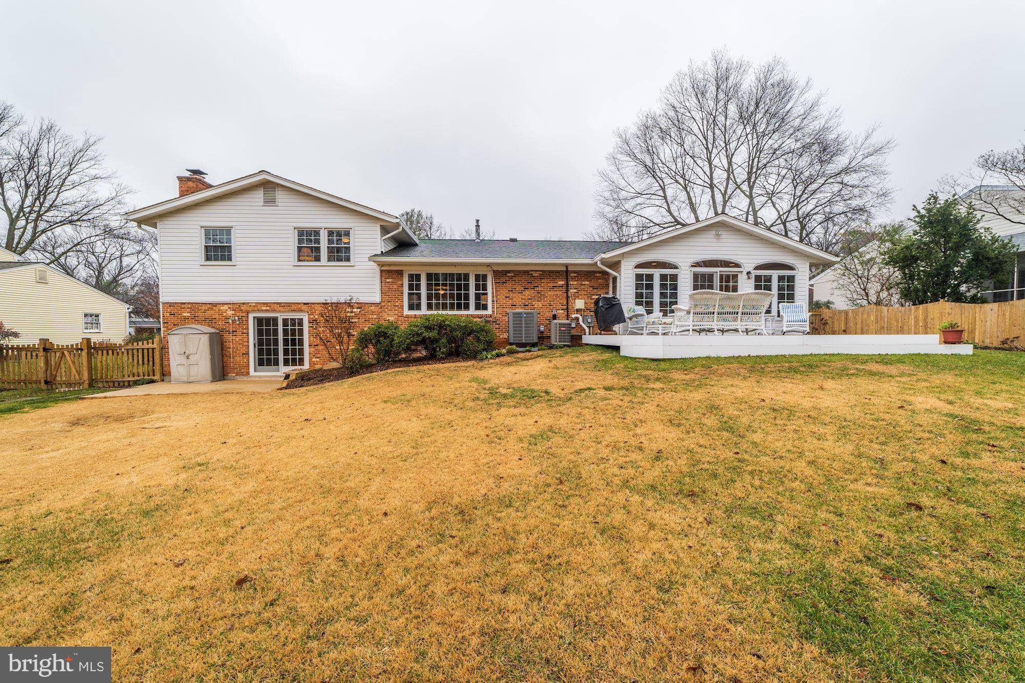 Vienna, VA 22181,9921 LINDEL LN