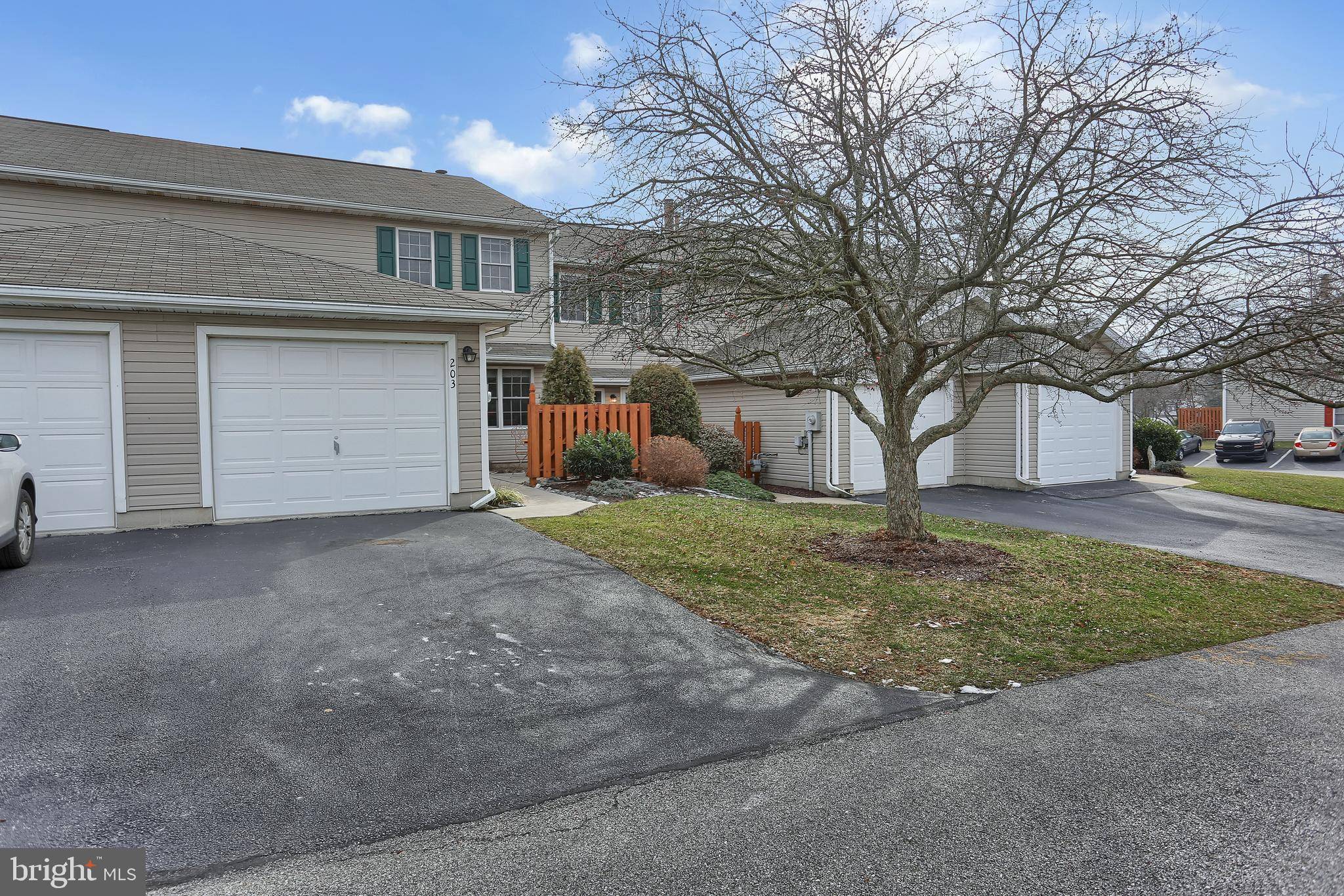 York, PA 17408,203 BENTWOOD LN