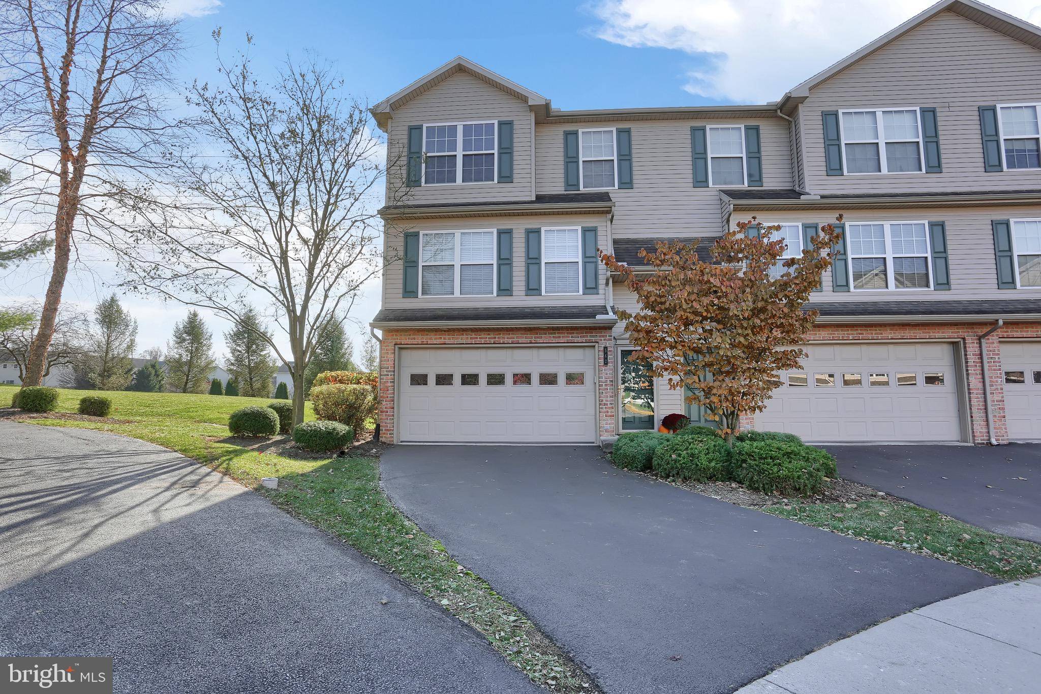 Mechanicsburg, PA 17055,562 MEADOWCROFT CIR