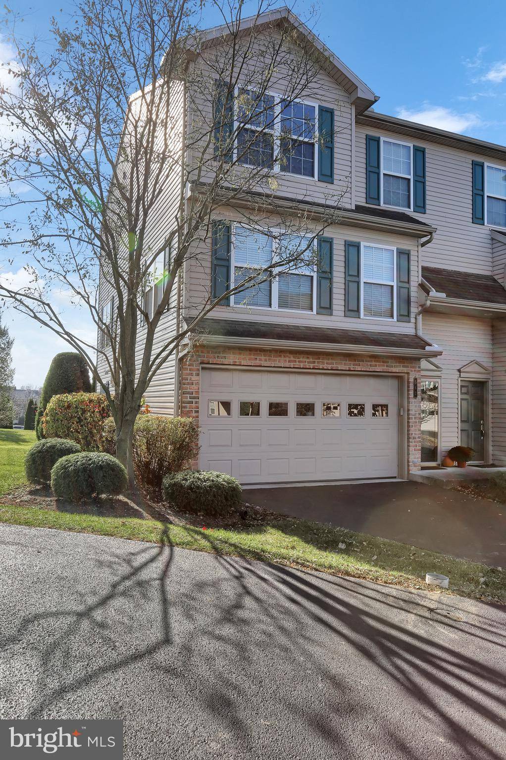 Mechanicsburg, PA 17055,562 MEADOWCROFT CIR