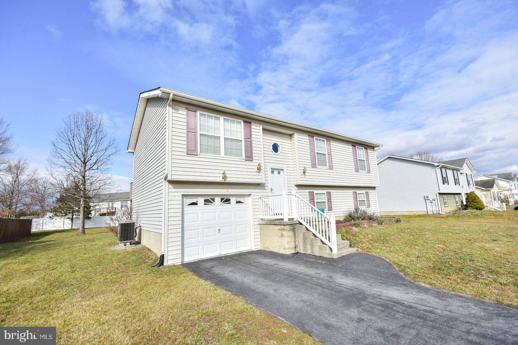 Inwood, WV 25428,425 THOREAU