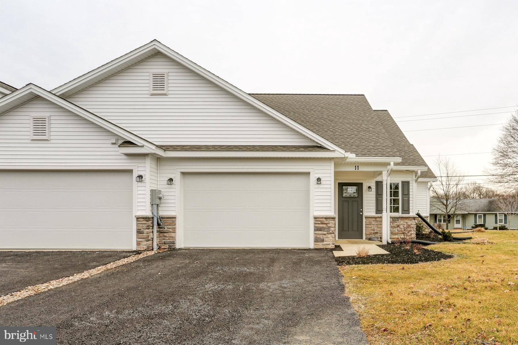 Mount Holly Springs, PA 17065,11 GROUP CT