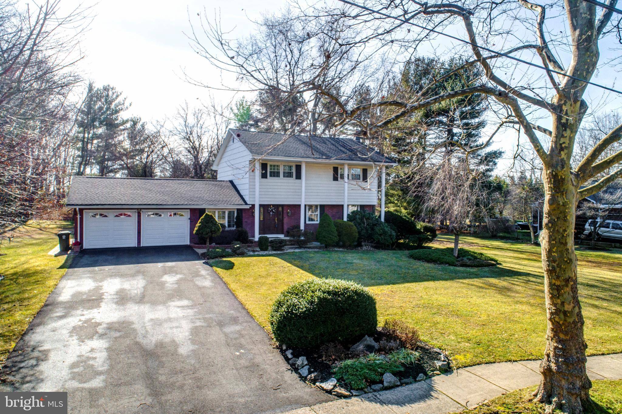 Monroe Township, NJ 08831,11 WOODCREST CIR