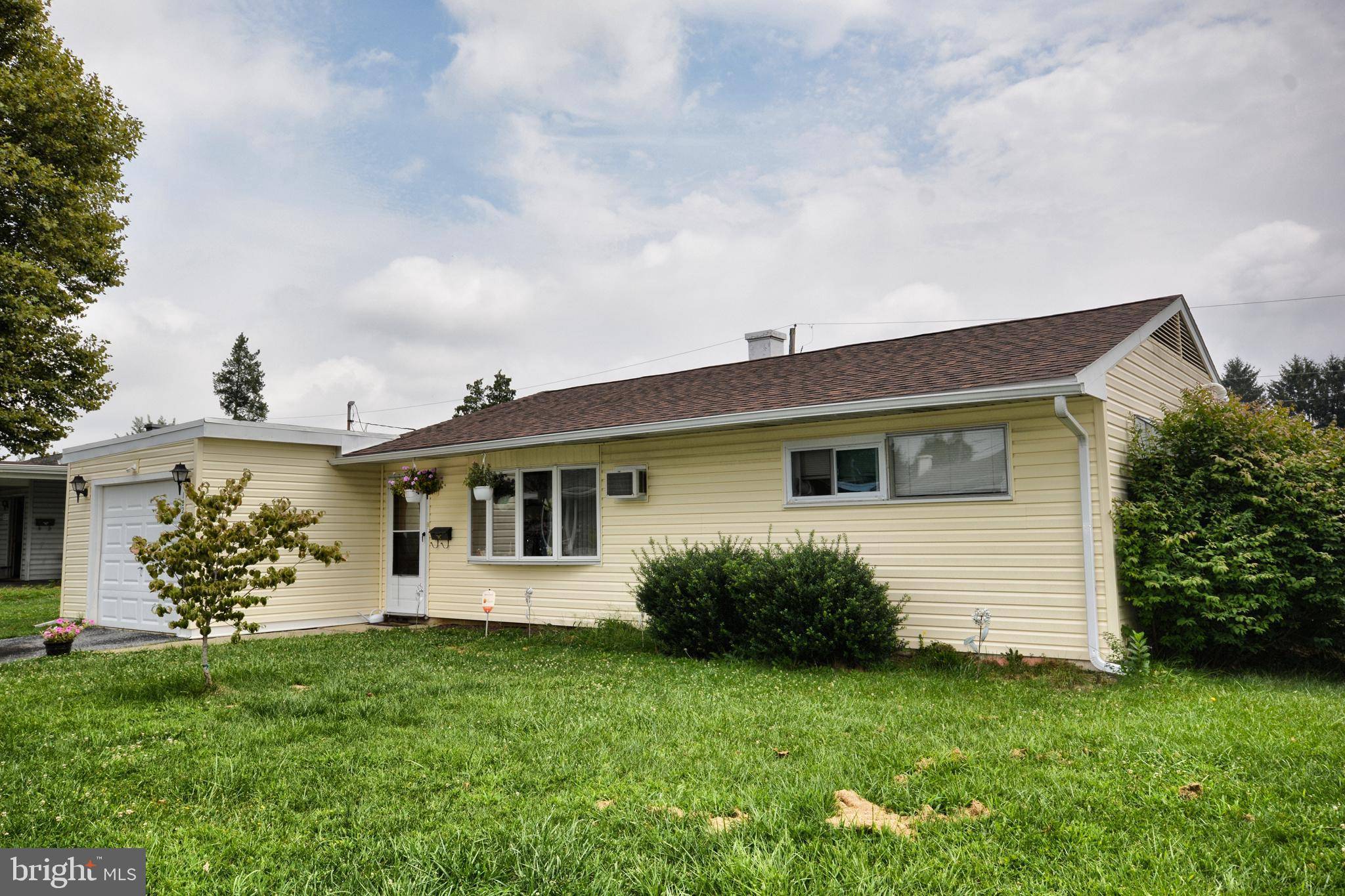 Whitehall, PA 18052,1221 ELLSWORTH DR