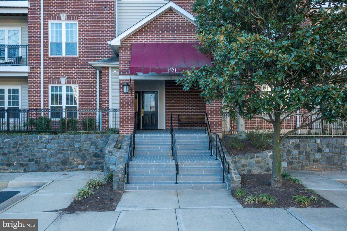 Mclean, VA 22102,1521 SPRING GATE DR #10413