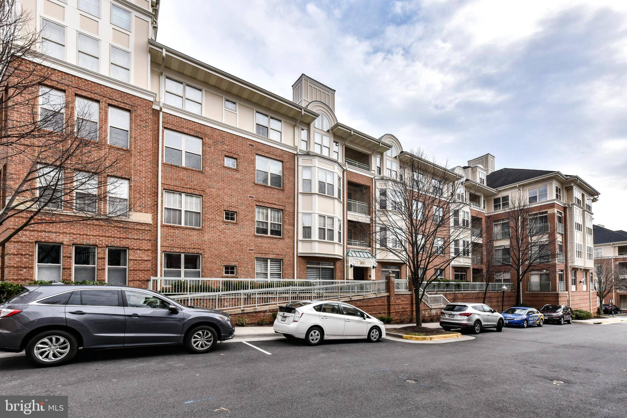 Reston, VA 20190,1851 STRATFORD PARK PL #211