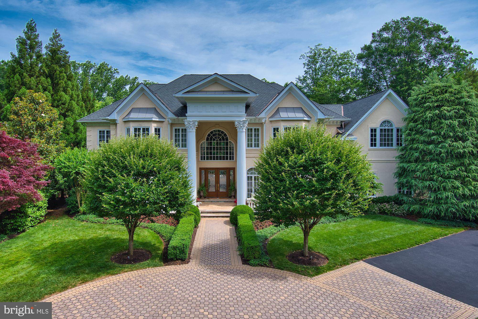 Mclean, VA 22102,896 ALVERMAR RIDGE DR