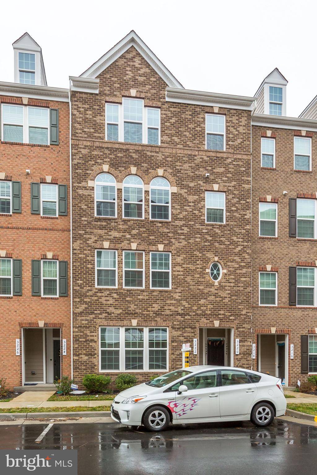 Herndon, VA 20171,3222 YEAGER DR #6L