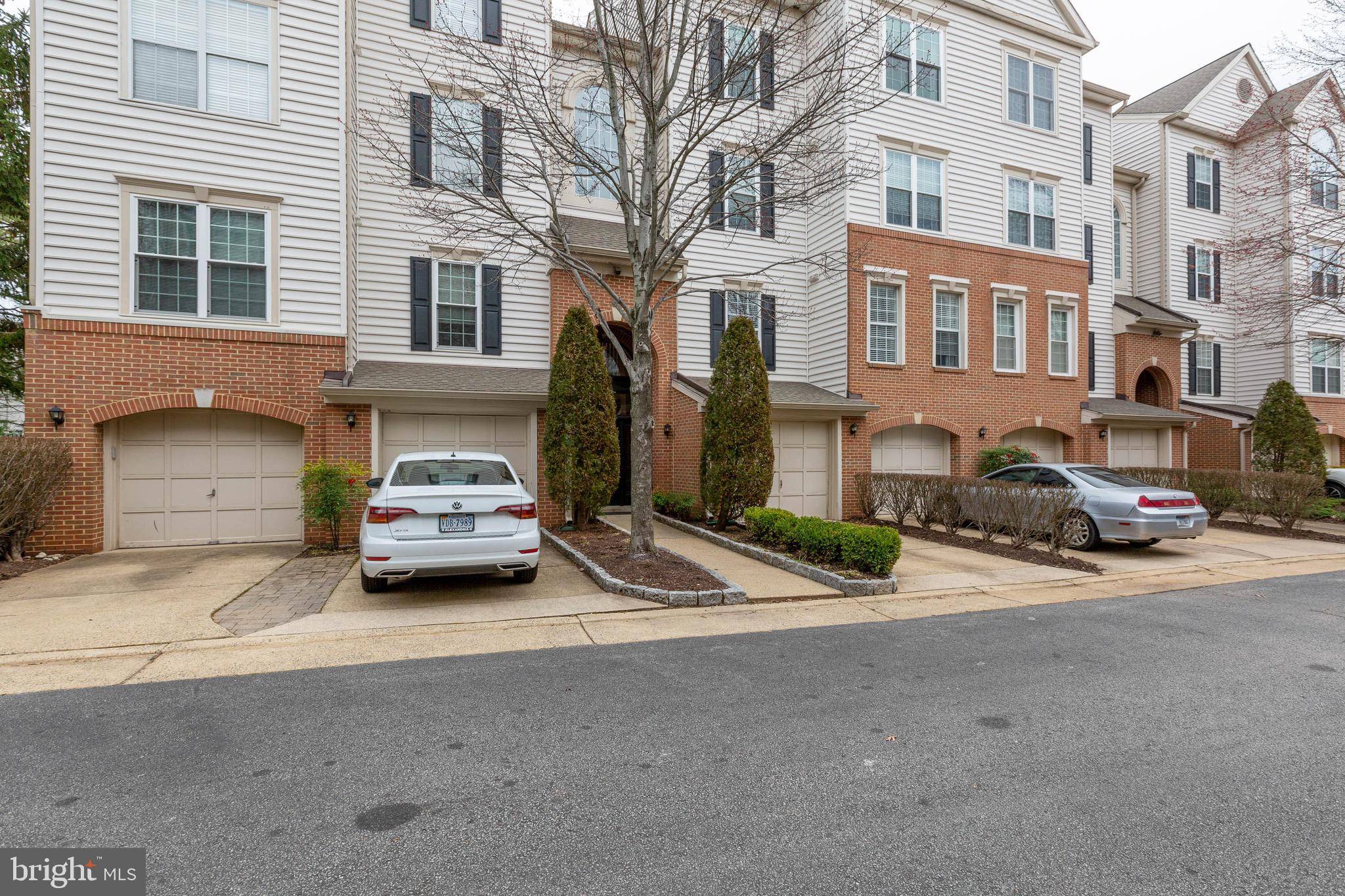 Alexandria, VA 22311,4689 LAWTON WAY #302