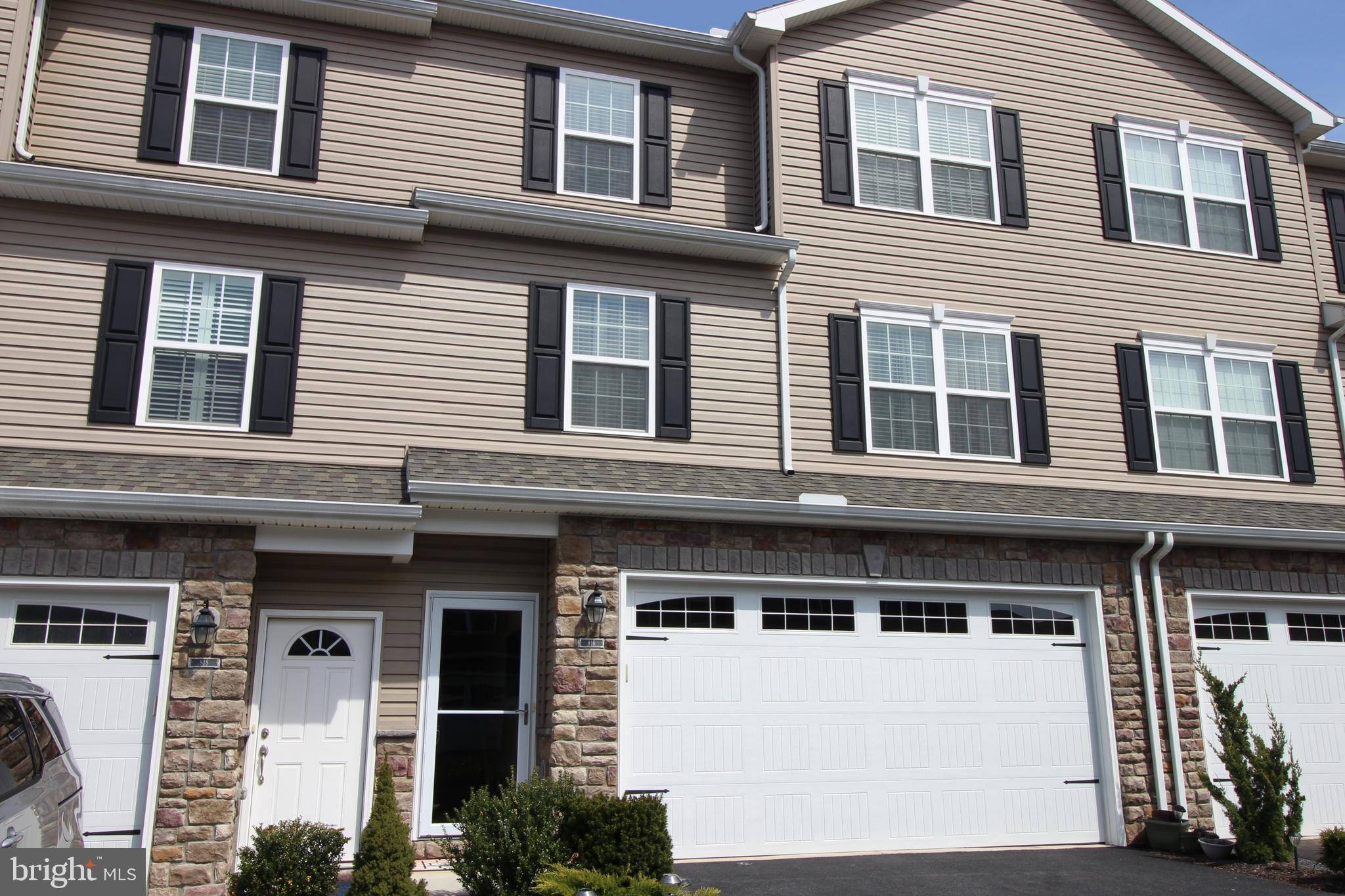 Mechanicsburg, PA 17055,816 SPRING ROCK CT