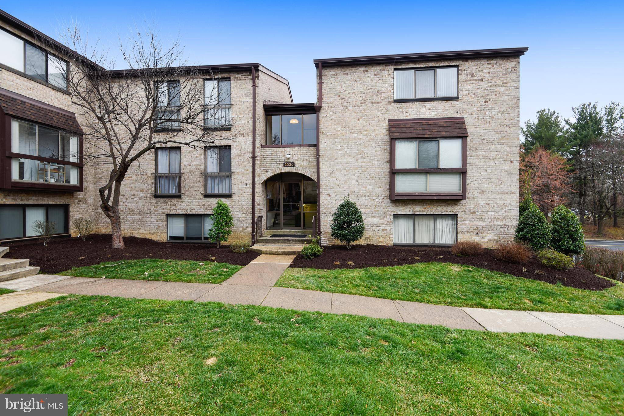 Reston, VA 20191,2030 ROYAL FERN CT #11A