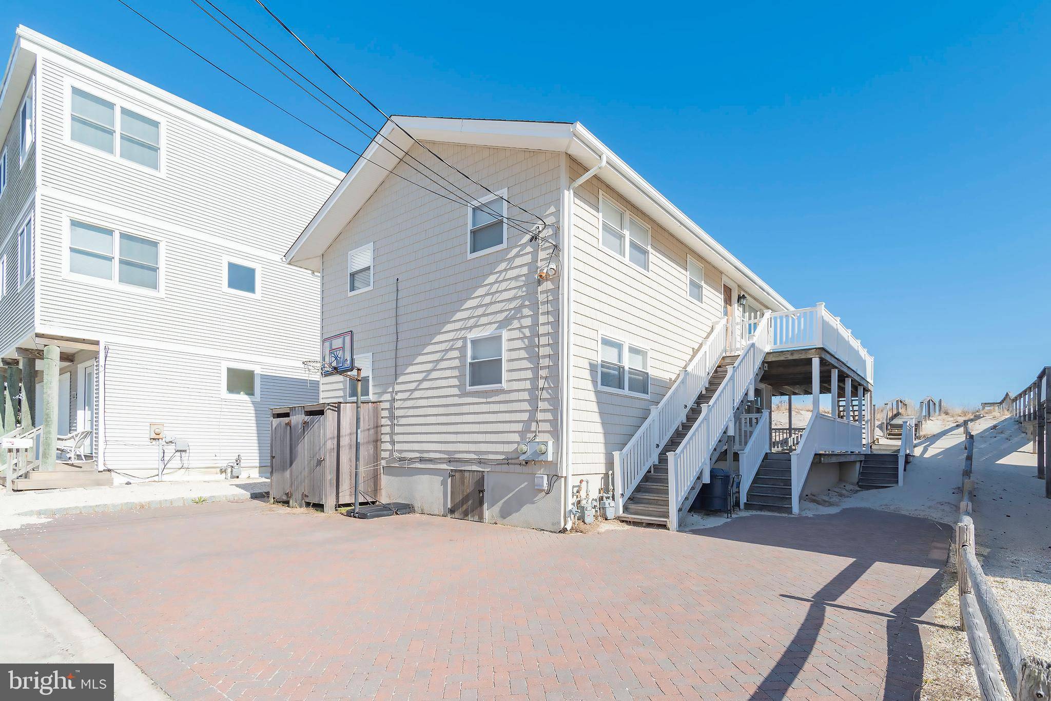 Surf City, NJ 08008,707 N OCEAN AVE