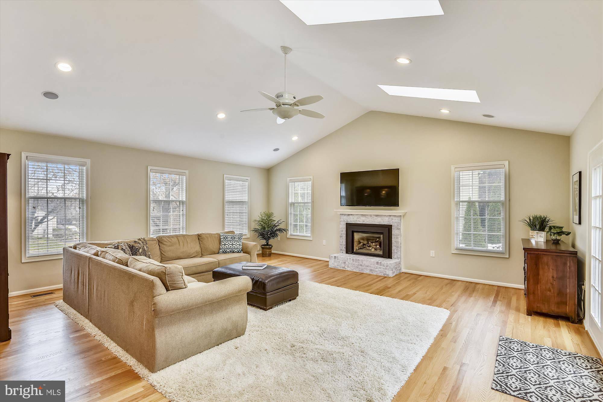 Mclean, VA 22101,1723 CHESTERBROOK VALE CT