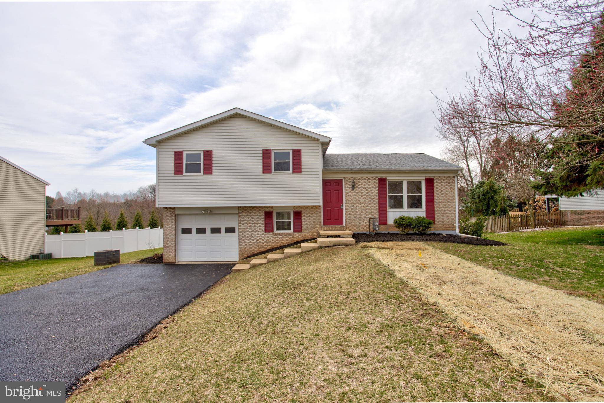 York, PA 17408,1431 WHISPERING SPRINGS DR