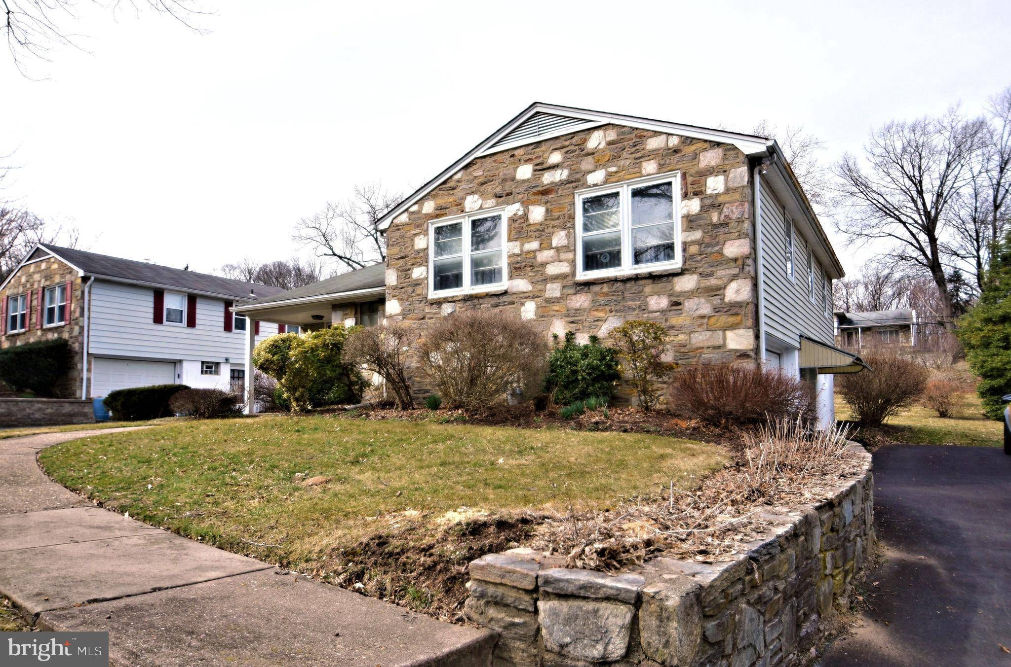 Glenside, PA 19038,318 WINDING WAY