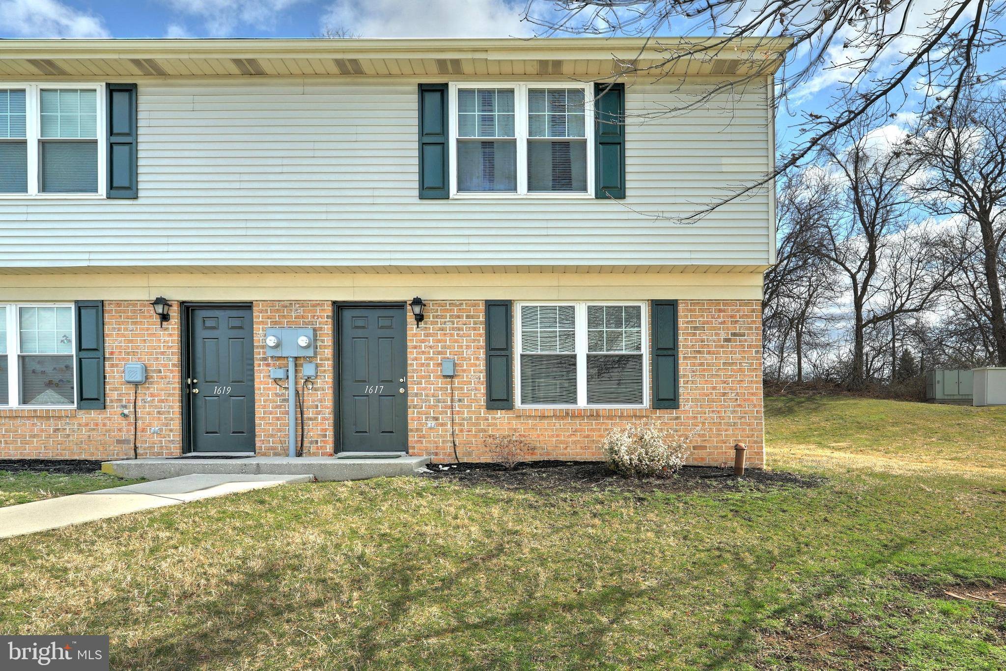 York, PA 17406,1617 LONG DR