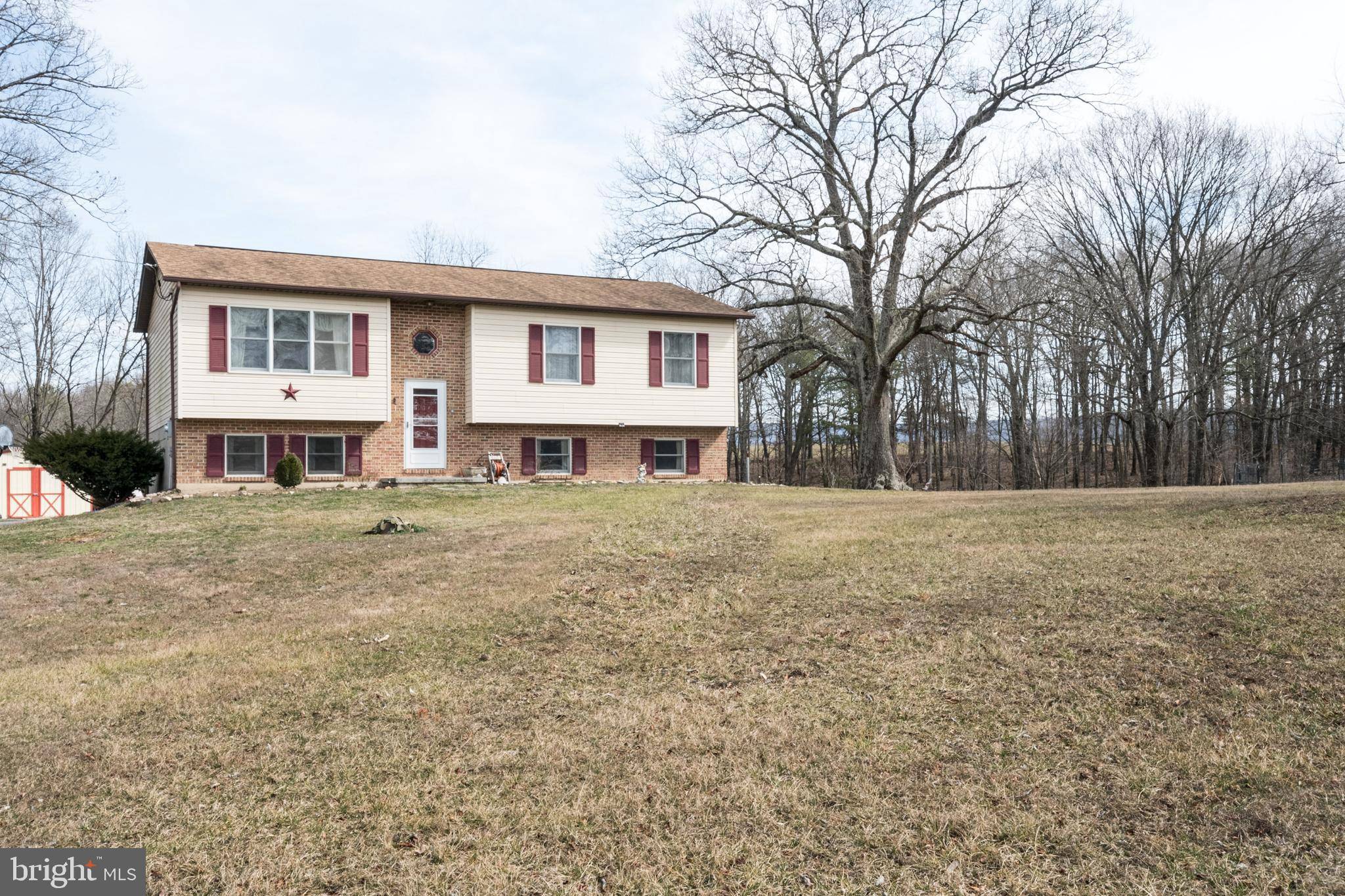 Berkeley Springs, WV 25411,219 CLEARFIELD DR