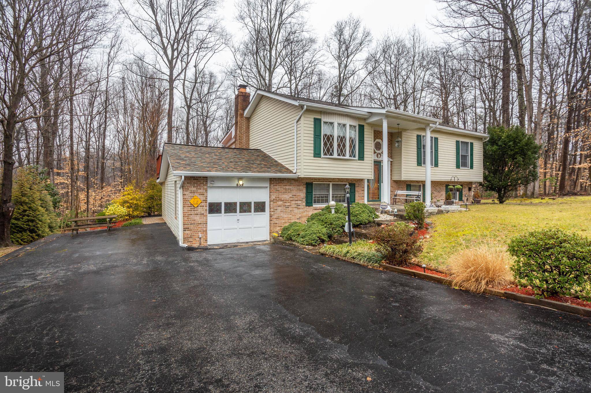 Huntingtown, MD 20639,895 LEESBURG CT