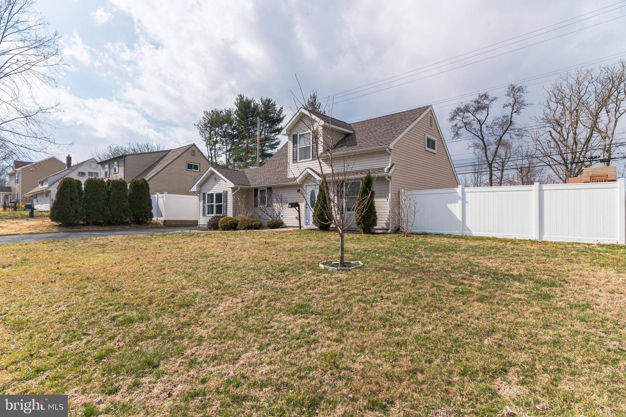 Levittown, PA 19055,58 ROCKY POOL LN