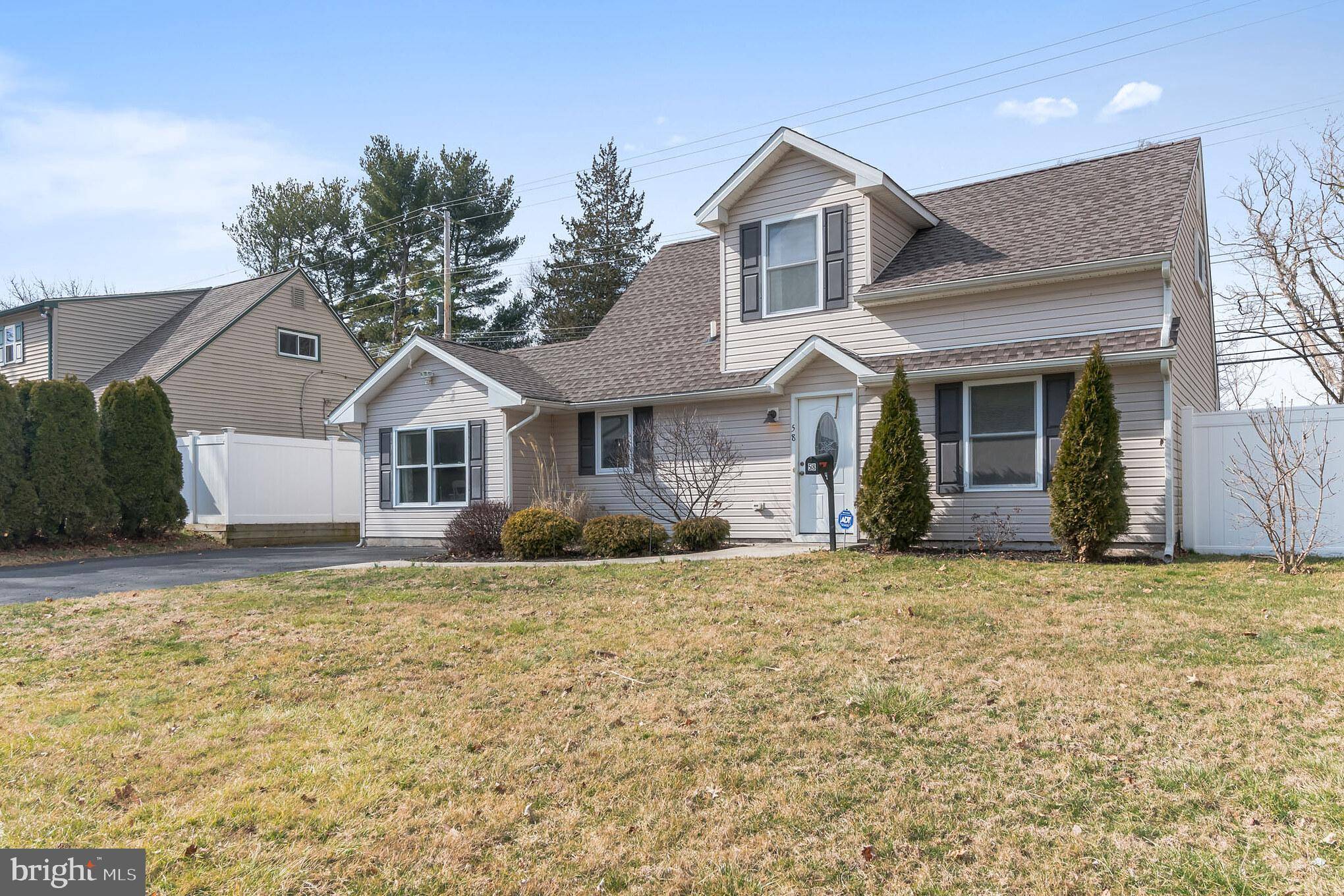 Levittown, PA 19055,58 ROCKY POOL LN