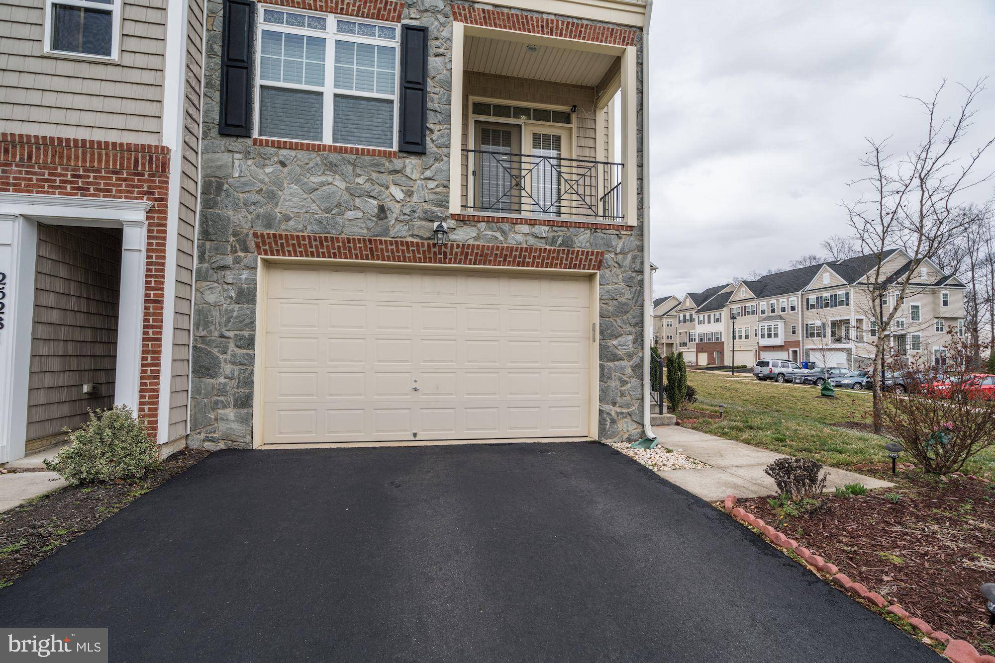 Chantilly, VA 20152,25279 DEMILTON TER