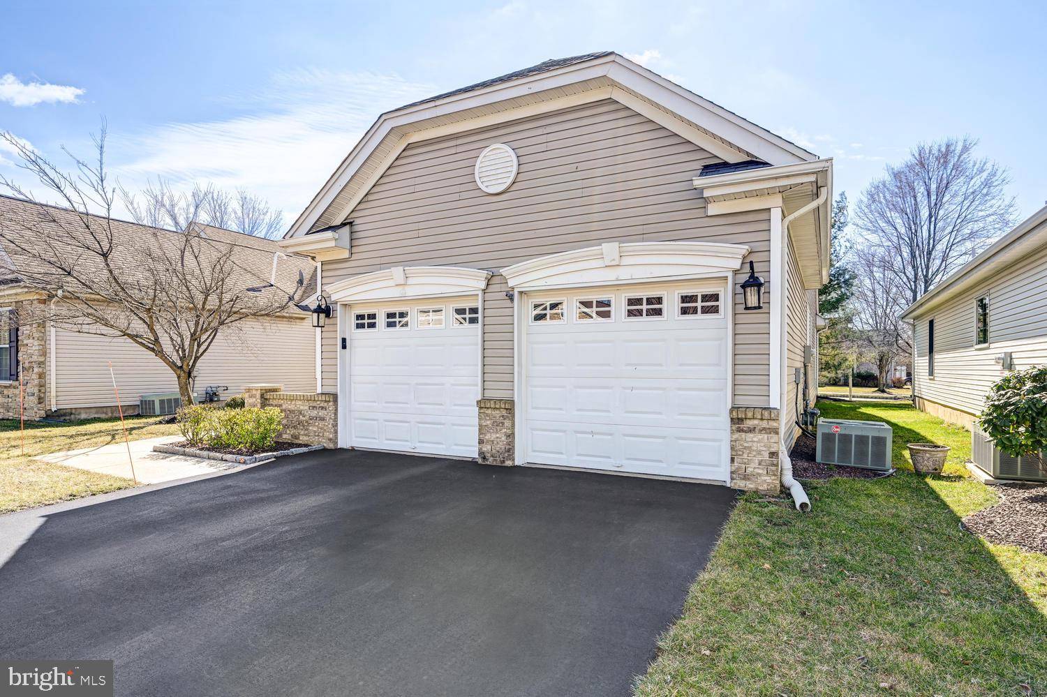 Monroe Township, NJ 08831,316 GREENLEAF WAY