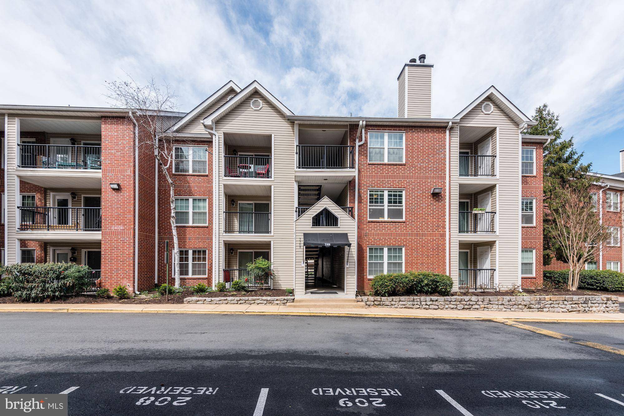 Alexandria, VA 22302,3308 WYNDHAM CIR #218