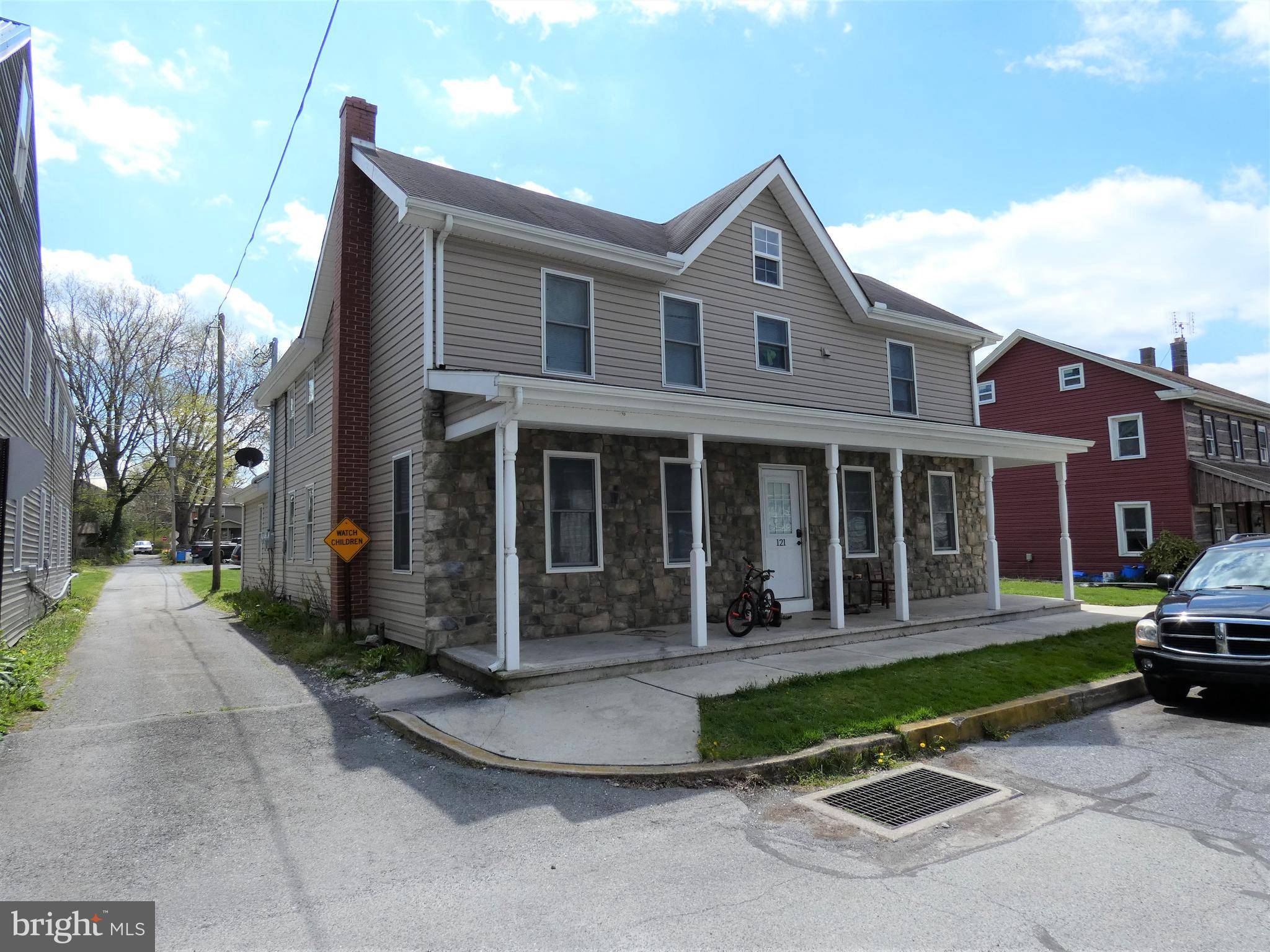 Bainbridge, PA 17502,121 RACE ST