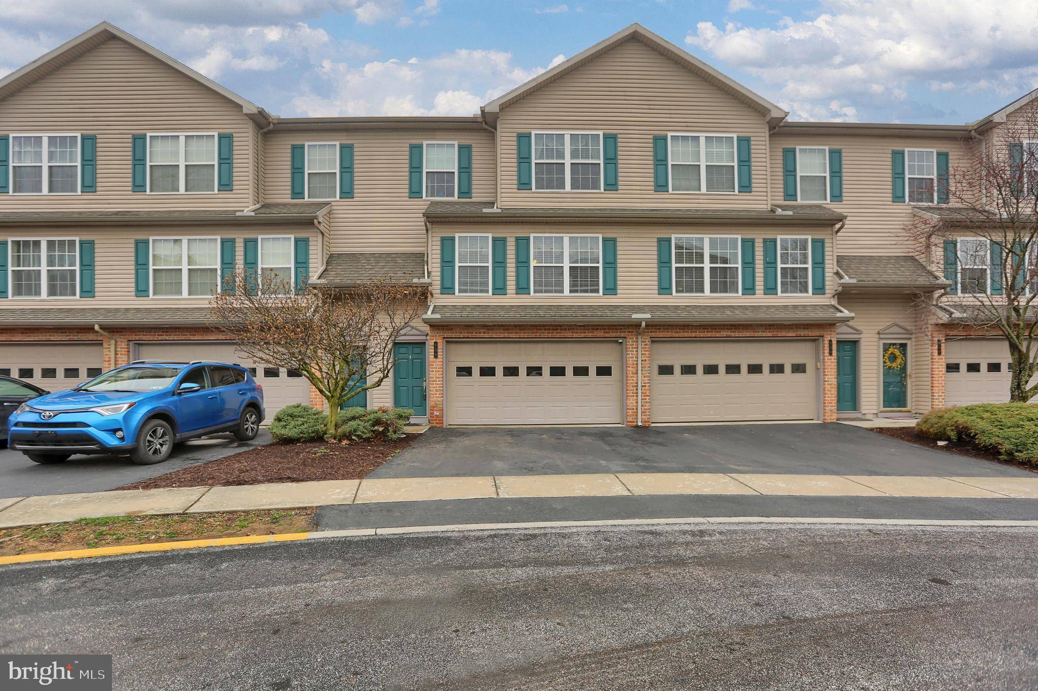 Mechanicsburg, PA 17055,530 MEADOW CROFT CIR