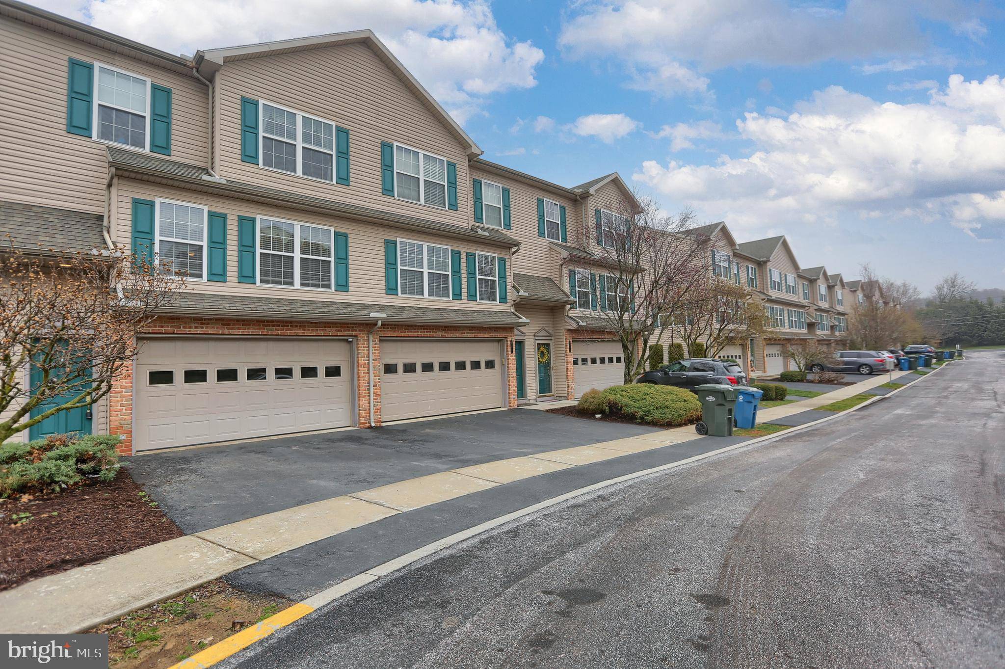 Mechanicsburg, PA 17055,530 MEADOW CROFT CIR