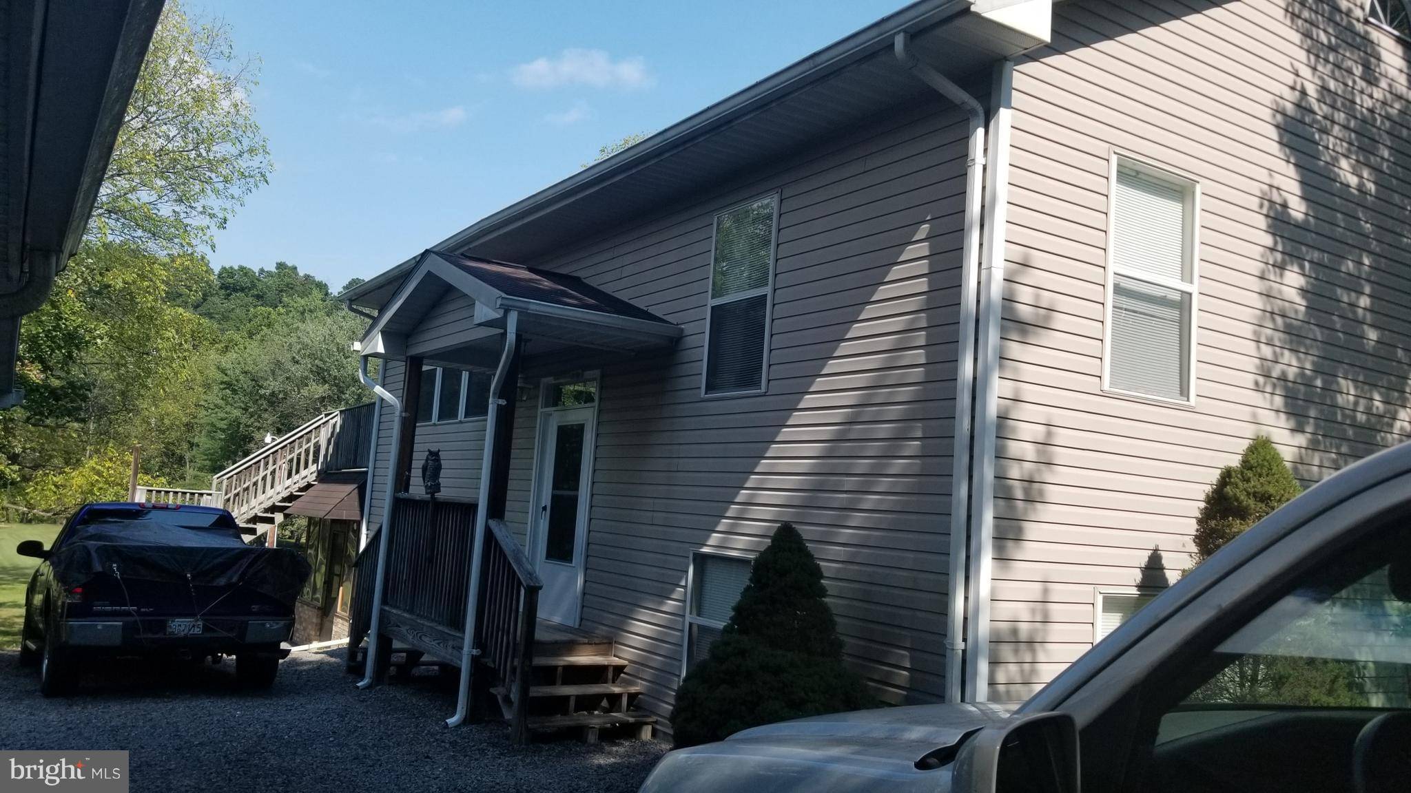 Great Cacapon, WV 25422,521 RUDOLPH LN