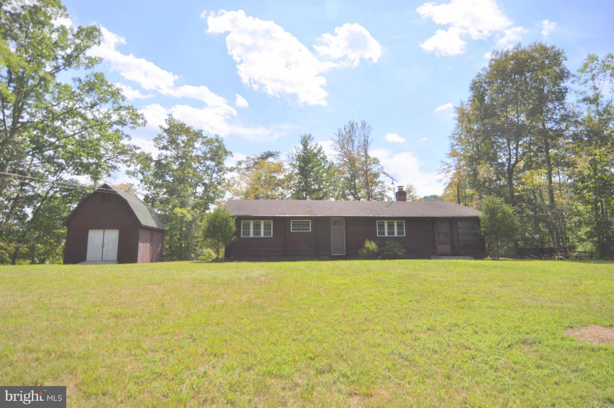 Paw Paw, WV 25434,352 CLIFF DRIVE