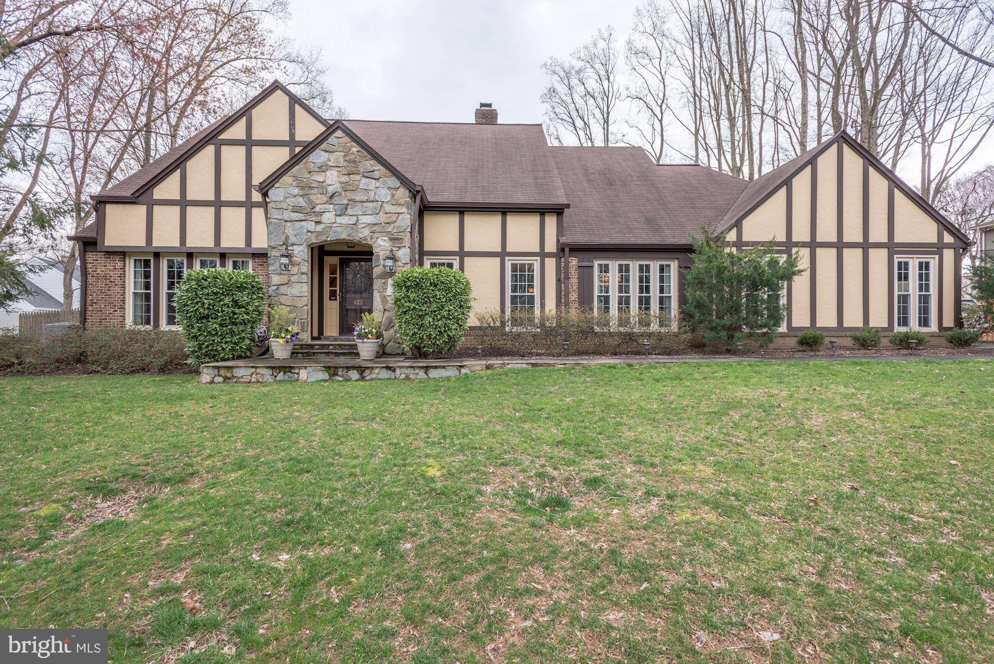 Mclean, VA 22101,923 RIDGE DR