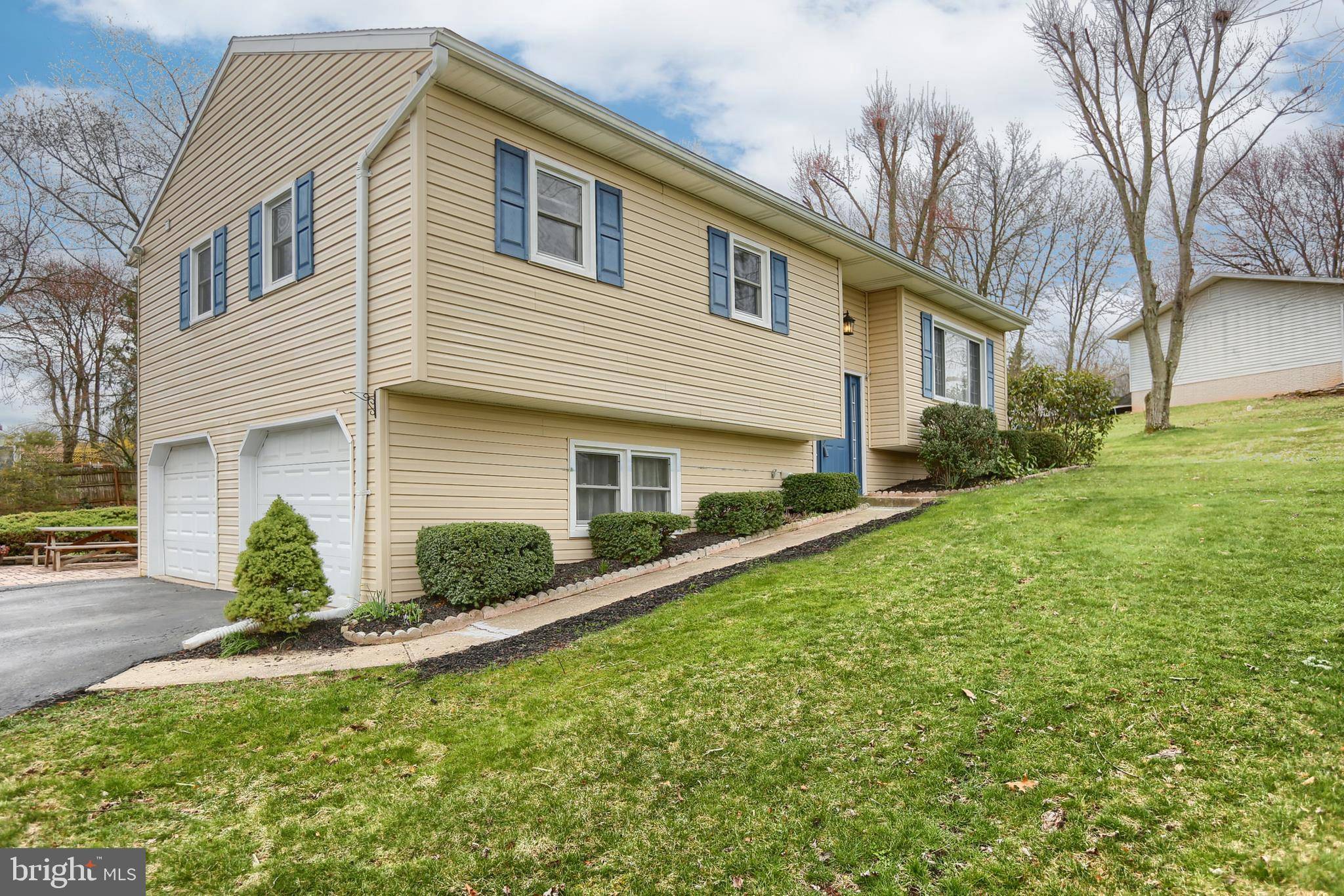 Etters, PA 17319,330 FAIRWAY DR