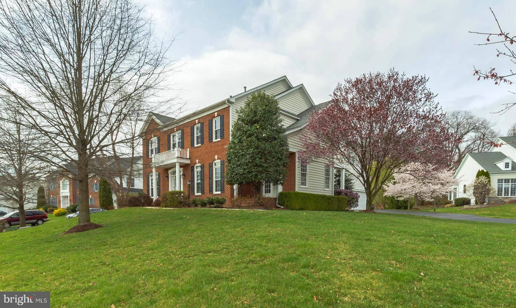 Chantilly, VA 20152,25543 THORNBURG CT