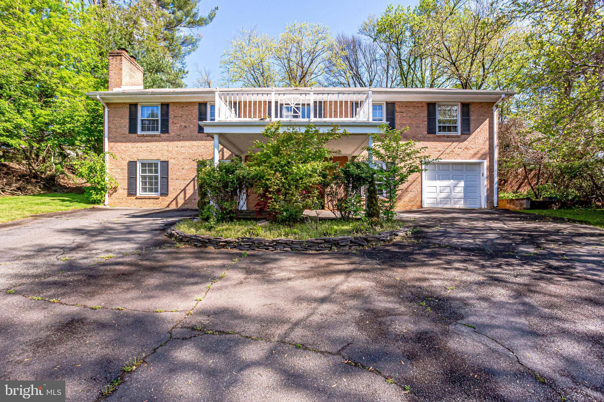 Mclean, VA 22101,1621 GOLDEN CT