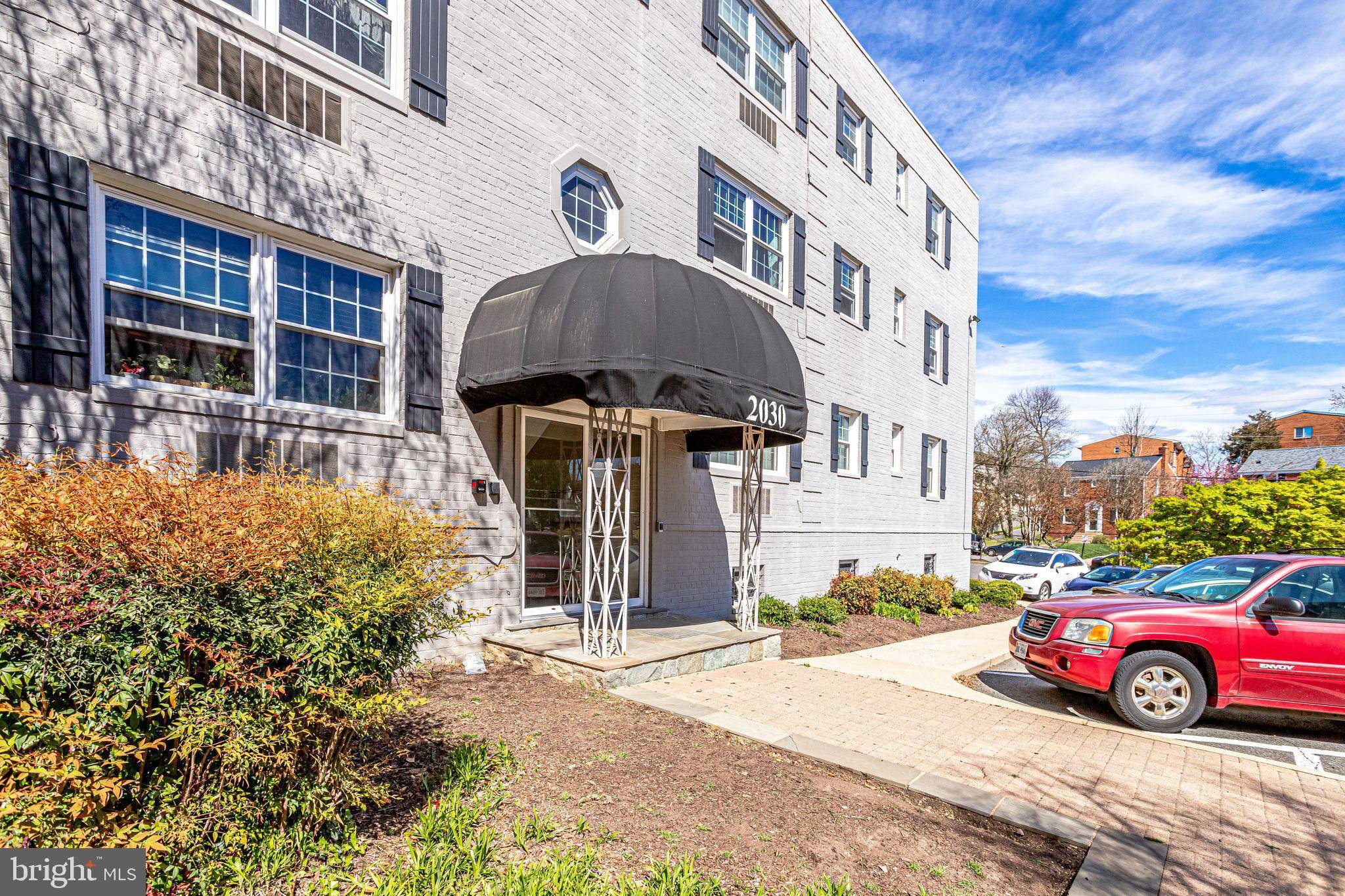 Arlington, VA 22207,2030 N VERMONT #302