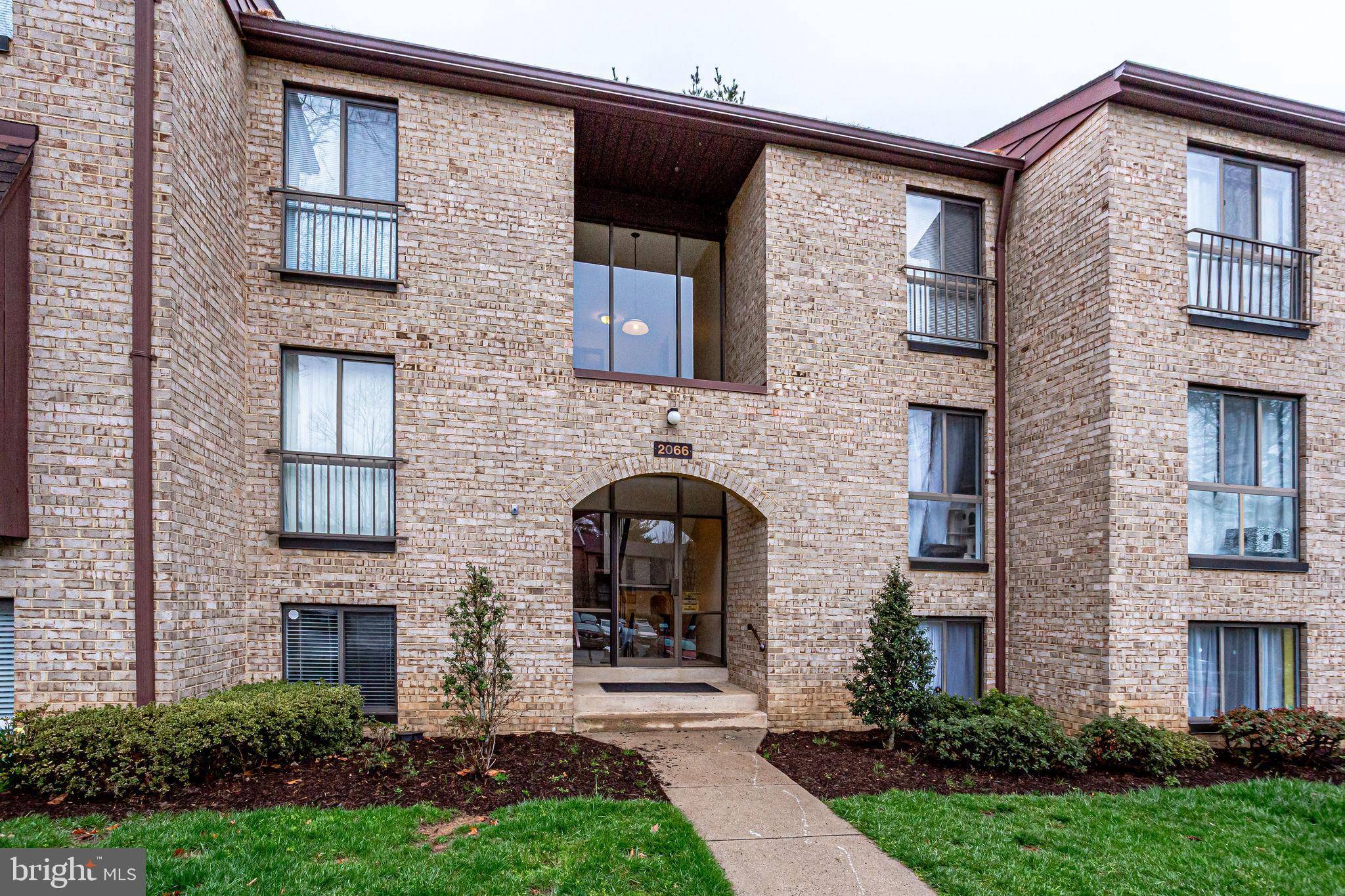 Reston, VA 20191,2066 ROYAL FERN CT #1B