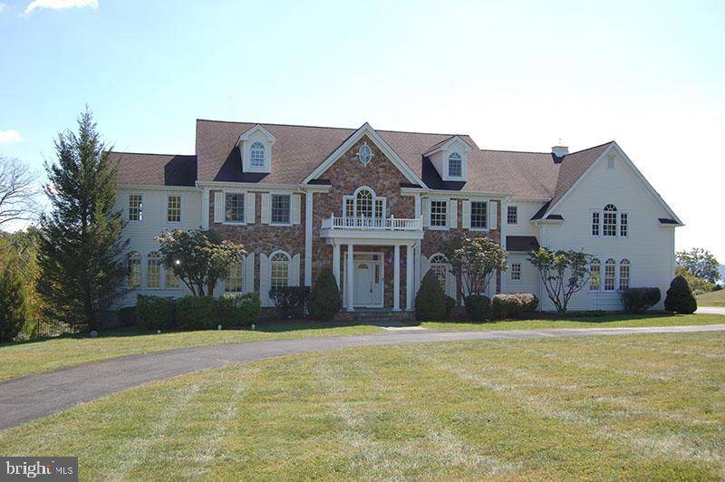 Lebanon, NJ 08833,3 CORRAL CIR